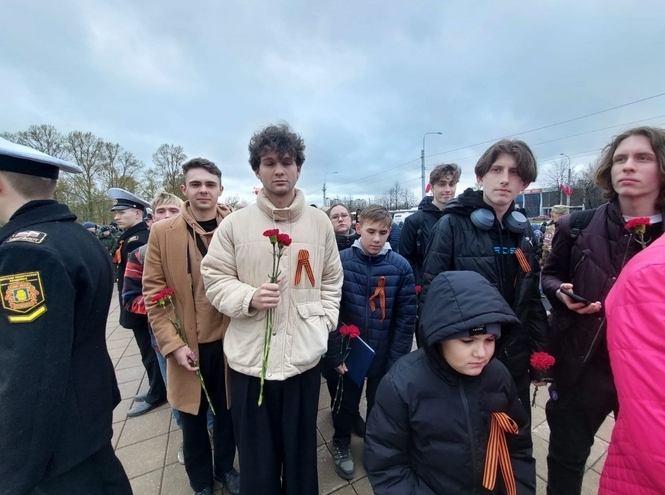 Студенты СПбГУТ приняли участие в мероприятии на мемориале «Журавли»