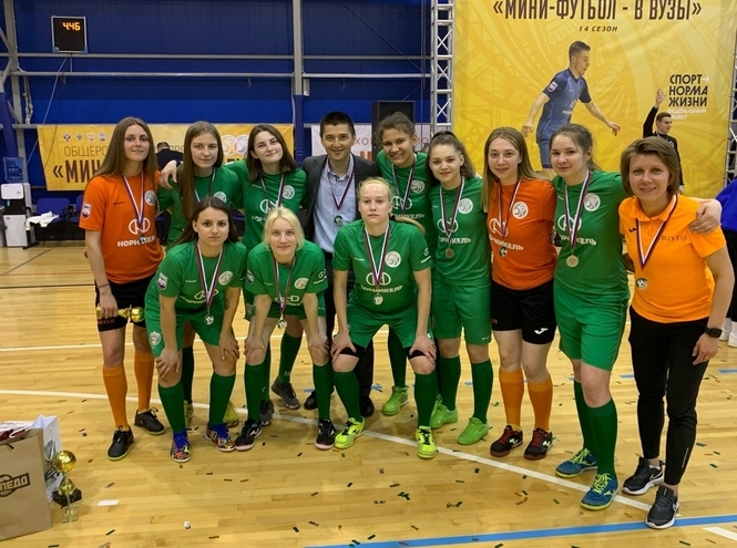 Женская сборная по мини-футболу СПбГУТ – серебряный призер всероссийских соревнований