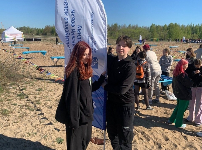 Студенты СПбКТ очищали берег Финского залива