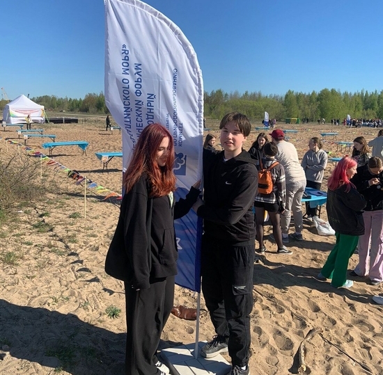 Студенты СПбКТ очищали берег Финского залива