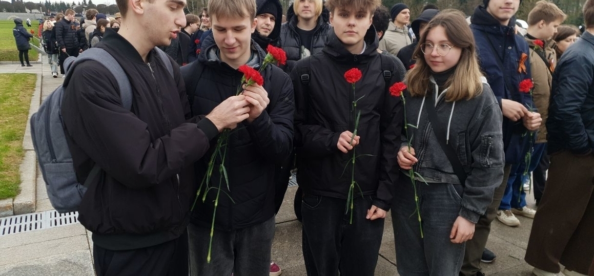 Студенты СПбГУТ и СПбКТ — участники акции «Памяти павших будьте достойны»