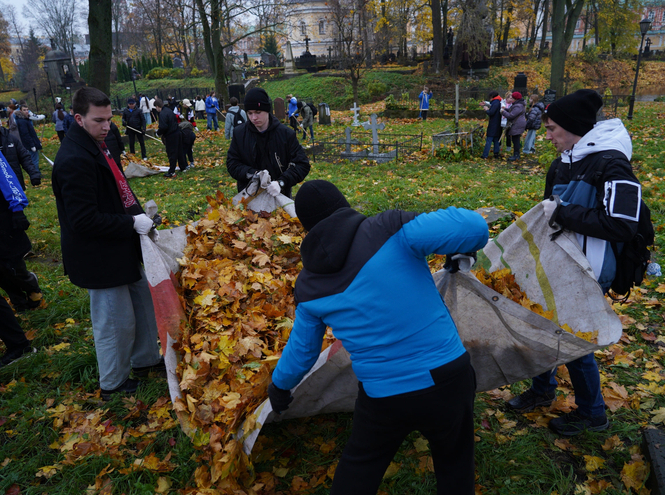 Студенты СПбКТ — участники акции «С уважением к памяти»