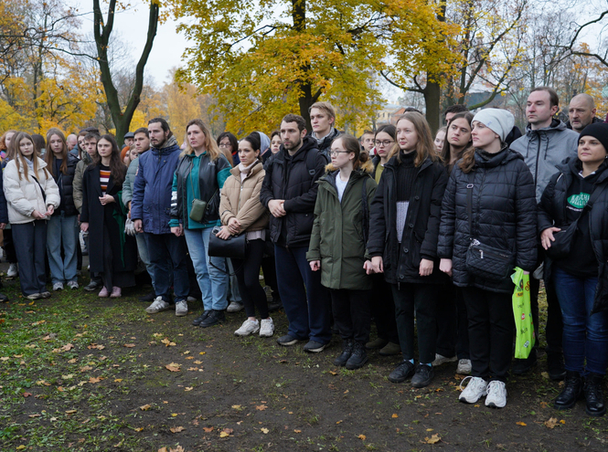 Студенты СПбКТ — участники акции «С уважением к памяти»