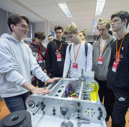 В СПбГУТ провели молодежный киберфестиваль «Первые на связи»