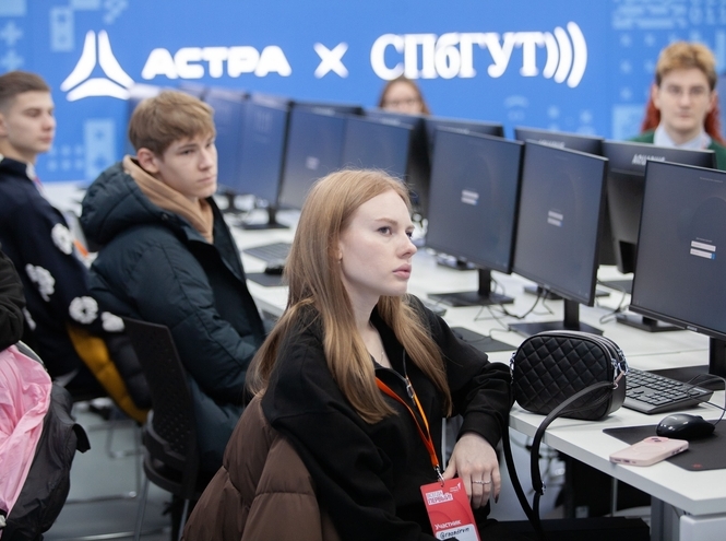 В СПбГУТ провели молодежный киберфестиваль «Первые на связи»
