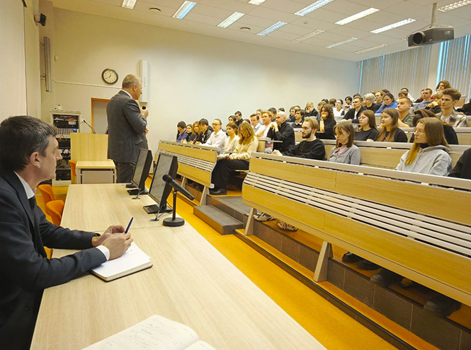 Ректор СПбГУТ встретился со старостами первого курса