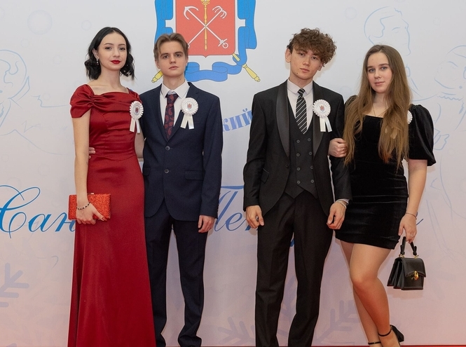 Студенты СПбГУТ — участники губернаторского новогоднего бала