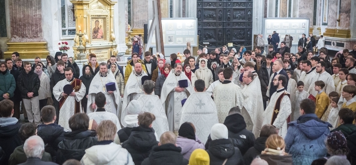 Студенты СПбГУТ посетили праздничный молебен в Исаакиевском соборе