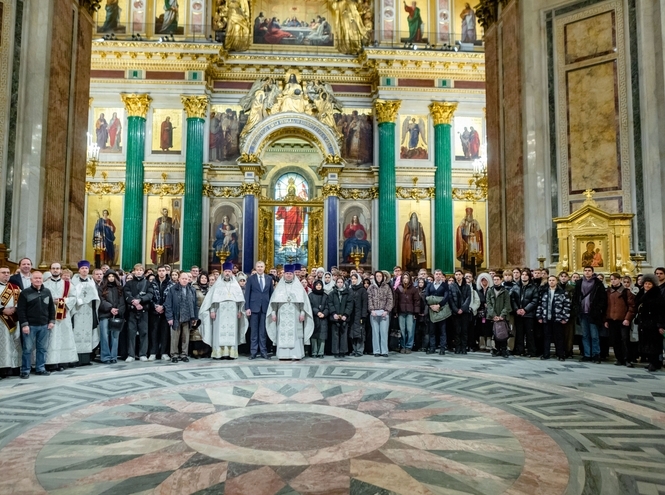Студенты СПбГУТ посетили праздничный молебен в Исаакиевском соборе