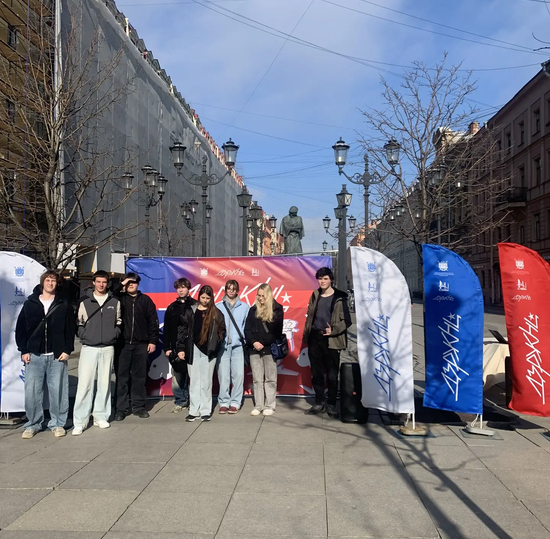 Студенты СПбКТ на патриотической акции «Крым сквозь века».