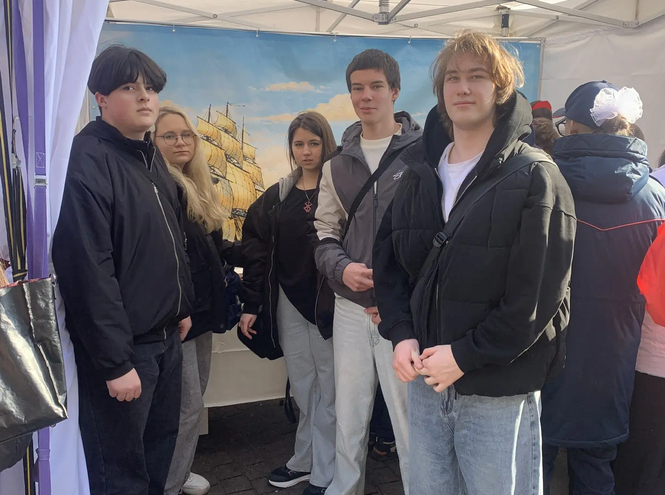 Студенты СПбКТ на патриотической акции «Крым сквозь века».