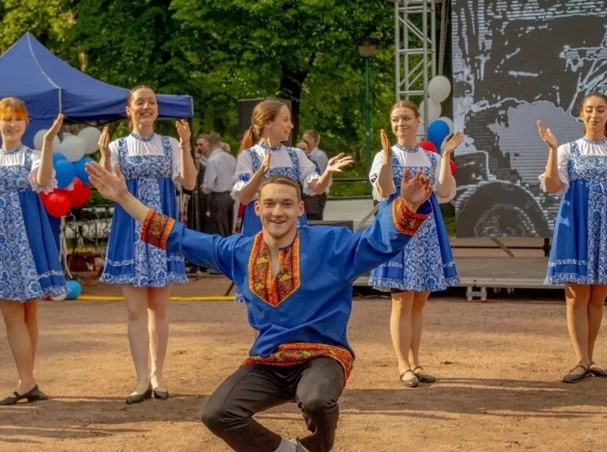 Студенты СПбКТ на городском празднике «Россия — любимая наша страна!»