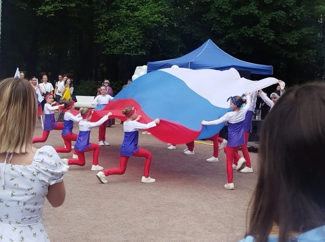 Студенты СПбКТ на городском празднике «Россия — любимая наша страна!»